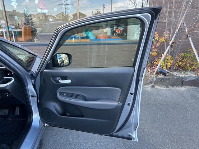 フィット ｅ：ＨＥＶベーシック　バックカメラ　ナビ　ＴＶ　クリアランスソナー　オートクルーズコントロール　衝突被害軽減システム　オートライト　ＬＥＤヘッドランプ　スマートキー　アイドリングストップ　電動格納ミラー　ＣＶＴ（34枚目）