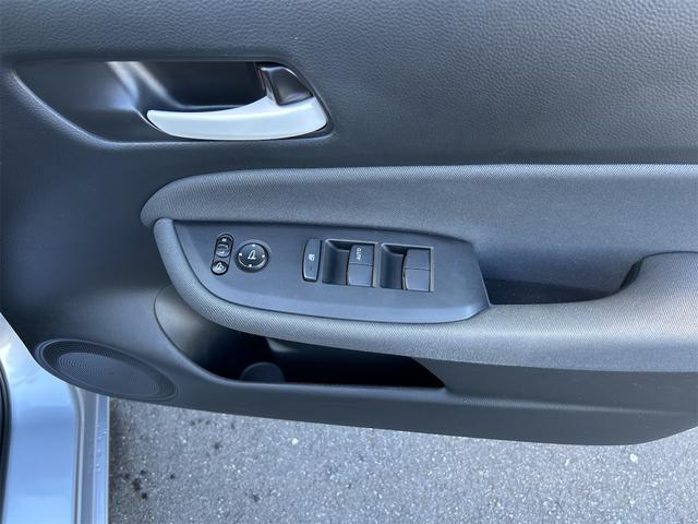 フィット ｅ：ＨＥＶベーシック　バックカメラ　ナビ　ＴＶ　クリアランスソナー　オートクルーズコントロール　衝突被害軽減システム　オートライト　ＬＥＤヘッドランプ　スマートキー　アイドリングストップ　電動格納ミラー　ＣＶＴ（35枚目）