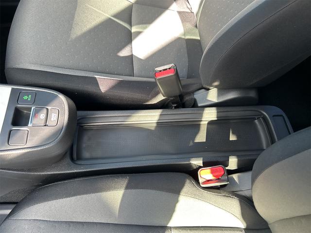 フィット ｅ：ＨＥＶベーシック　バックカメラ　ナビ　ＴＶ　クリアランスソナー　オートクルーズコントロール　衝突被害軽減システム　オートライト　ＬＥＤヘッドランプ　スマートキー　アイドリングストップ　電動格納ミラー　ＣＶＴ（46枚目）