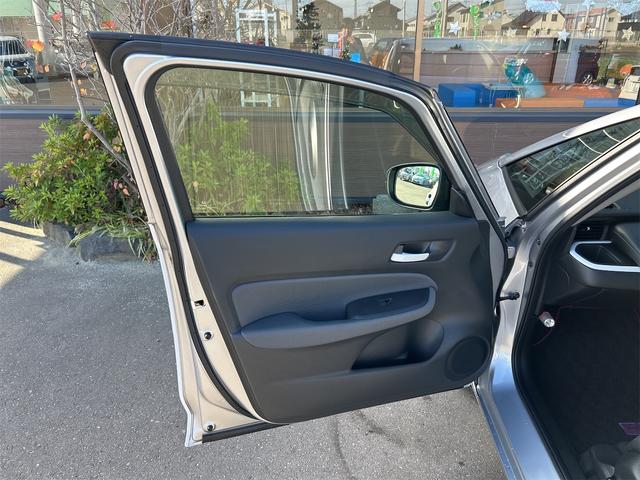 フィット ｅ：ＨＥＶベーシック　バックカメラ　ナビ　ＴＶ　クリアランスソナー　オートクルーズコントロール　衝突被害軽減システム　オートライト　ＬＥＤヘッドランプ　スマートキー　アイドリングストップ　電動格納ミラー　ＣＶＴ（48枚目）