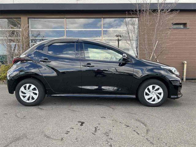 ヤリス ハイブリッドＸ　ＥＴＣ　バックカメラ　オートクルーズコントロール　レーンアシスト　衝突被害軽減システム　オートマチックハイビーム　オートライト　スマートキー　電動格納ミラー　ＣＶＴ　盗難防止システム　衝突安全ボディ（6枚目）