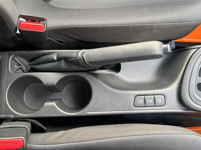 ヤリス ハイブリッドＸ　ＥＴＣ　バックカメラ　オートクルーズコントロール　レーンアシスト　衝突被害軽減システム　オートマチックハイビーム　オートライト　スマートキー　電動格納ミラー　ＣＶＴ　盗難防止システム　衝突安全ボディ（29枚目）