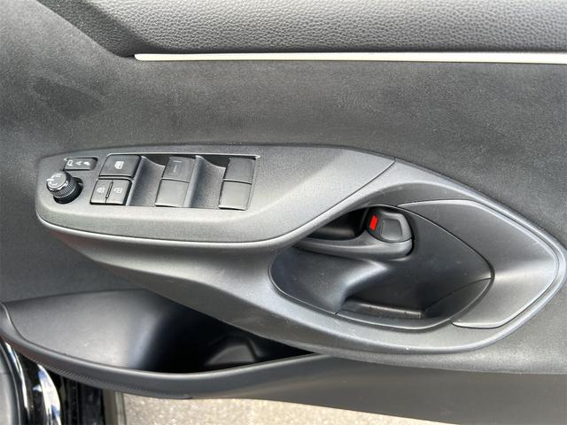 ヤリス ハイブリッドＸ　ＥＴＣ　バックカメラ　オートクルーズコントロール　レーンアシスト　衝突被害軽減システム　オートマチックハイビーム　オートライト　スマートキー　電動格納ミラー　ＣＶＴ　盗難防止システム　衝突安全ボディ（38枚目）