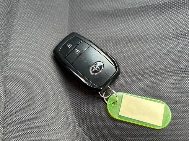 ヤリス ハイブリッドＸ　ＥＴＣ　バックカメラ　オートクルーズコントロール　レーンアシスト　衝突被害軽減システム　オートマチックハイビーム　オートライト　スマートキー　電動格納ミラー　ＣＶＴ　盗難防止システム　衝突安全ボディ（52枚目）