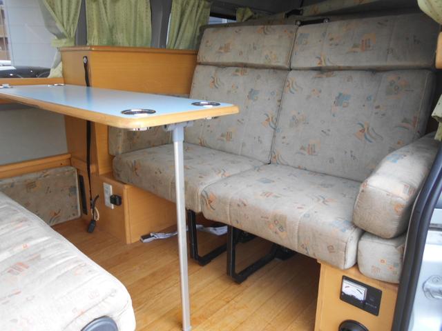 ハイエースバン SロングワイドDX GLパッケージ 4WD キャンピング ナビ バックカメラ べバストFFヒーター 外部電源入力可 AC100Vコンセント&ソケット サブバッテリー シンク 排水給水 シャワー付き テーブル&ソファー 網戸 カーテン(3枚目)