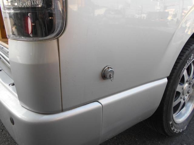 ハイエースバン SロングワイドDX GLパッケージ 4WD キャンピング ナビ バックカメラ べバストFFヒーター 外部電源入力可 AC100Vコンセント&ソケット サブバッテリー シンク 排水給水 シャワー付き テーブル&ソファー 網戸 カーテン(8枚目)