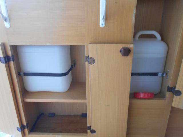 ハイエースバン SロングワイドDX GLパッケージ 4WD キャンピング ナビ バックカメラ べバストFFヒーター 外部電源入力可 AC100Vコンセント&ソケット サブバッテリー シンク 排水給水 シャワー付き テーブル&ソファー 網戸 カーテン(19枚目)