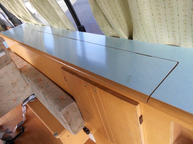 ハイエースバン SロングワイドDX GLパッケージ 4WD キャンピング ナビ バックカメラ べバストFFヒーター 外部電源入力可 AC100Vコンセント&ソケット サブバッテリー シンク 排水給水 シャワー付き テーブル&ソファー 網戸 カーテン(21枚目)