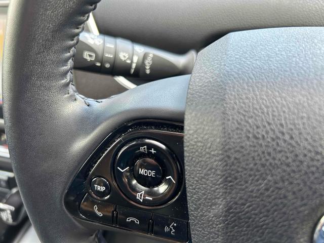 プリウス Ｓツーリングセレクション・ブラックエディション　ドライブレコーダー（前後カメラ）　クリアランスソナー　レーンアシスト　クルコン　衝突被害軽減システム　全方位カメラ　フルセグＴＶ　Ｂｌｕｅｔｏｏｔｈオーディオ　オートマチックハイビーム　ＥＴＣ２．０（3枚目）