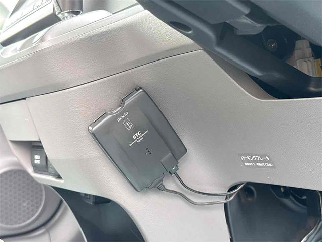 ストリーム Ｘ　ＨＤＤナビパッケージ　ＥＴＣ　バックカメラ　ナビ　オートライト　ＨＩＤ　キーレスエントリー　電動格納ミラー　３列シート　ＡＴ　アルミホイール　ＡＢＳ　エアコン　パワーステアリング（8枚目）