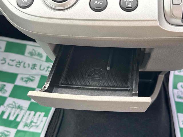 ストリーム Ｘ　ＨＤＤナビパッケージ　ＥＴＣ　バックカメラ　ナビ　オートライト　ＨＩＤ　キーレスエントリー　電動格納ミラー　３列シート　ＡＴ　アルミホイール　ＡＢＳ　エアコン　パワーステアリング（40枚目）