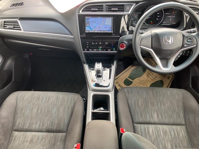 シャトル ハイブリッド　ホンダセンシング　４ＷＤ　ドライブレコーダー　バックカメラ　ナビ　オートクルーズコントロール　レーンアシスト　衝突被害軽減システム　オートライト　スマートキー　電動格納ミラー　ＡＴ　盗難防止システム　衝突安全ボディ（2枚目）