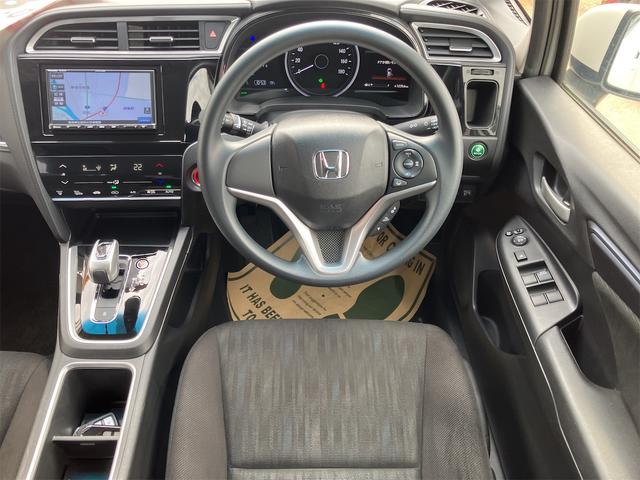 シャトル ハイブリッド　ホンダセンシング　４ＷＤ　ドライブレコーダー　バックカメラ　ナビ　オートクルーズコントロール　レーンアシスト　衝突被害軽減システム　オートライト　スマートキー　電動格納ミラー　ＡＴ　盗難防止システム　衝突安全ボディ（3枚目）