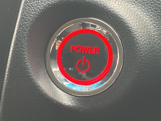 シャトル ハイブリッド　ホンダセンシング　４ＷＤ　ドライブレコーダー　バックカメラ　ナビ　オートクルーズコントロール　レーンアシスト　衝突被害軽減システム　オートライト　スマートキー　電動格納ミラー　ＡＴ　盗難防止システム　衝突安全ボディ（9枚目）