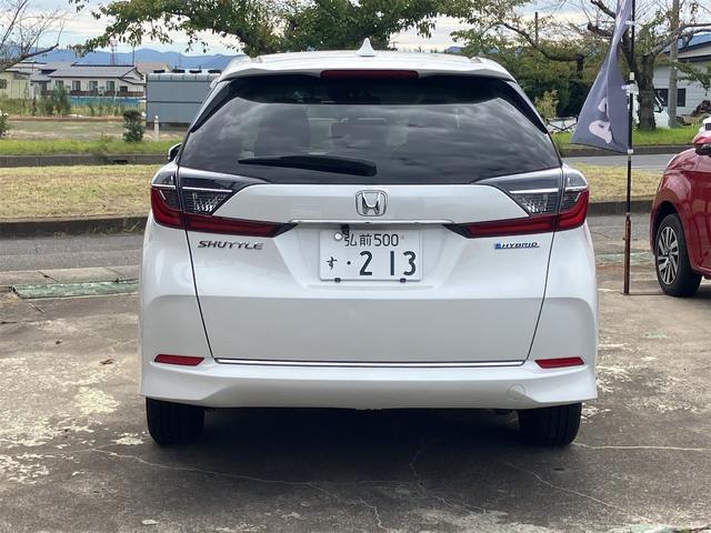 シャトル ハイブリッド　ホンダセンシング　４ＷＤ　ドライブレコーダー　バックカメラ　ナビ　オートクルーズコントロール　レーンアシスト　衝突被害軽減システム　オートライト　スマートキー　電動格納ミラー　ＡＴ　盗難防止システム　衝突安全ボディ（15枚目）