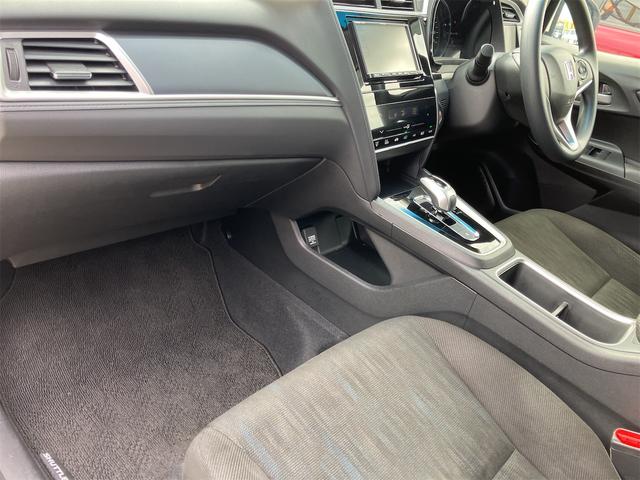 シャトル ハイブリッド　ホンダセンシング　４ＷＤ　ドライブレコーダー　バックカメラ　ナビ　オートクルーズコントロール　レーンアシスト　衝突被害軽減システム　オートライト　スマートキー　電動格納ミラー　ＡＴ　盗難防止システム　衝突安全ボディ（32枚目）