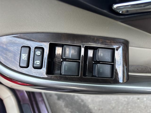 プリウス Sマイコーデ ETC ナビ TV アルミホイール オートライト HID CVT スマートキー 電動格納ミラー 100V電源 盗難防止システム Bluetooth 衝突安全ボディ ABS ESC エアコン(25枚目)