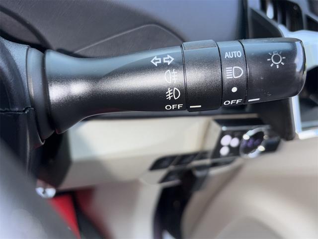 プリウス Sマイコーデ ETC ナビ TV アルミホイール オートライト HID CVT スマートキー 電動格納ミラー 100V電源 盗難防止システム Bluetooth 衝突安全ボディ ABS ESC エアコン(31枚目)