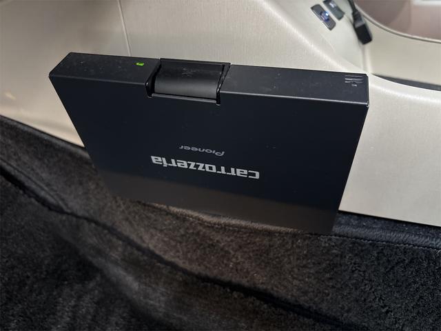 プリウス Sマイコーデ ETC ナビ TV アルミホイール オートライト HID CVT スマートキー 電動格納ミラー 100V電源 盗難防止システム Bluetooth 衝突安全ボディ ABS ESC エアコン(39枚目)