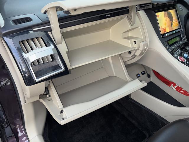 プリウス Sマイコーデ ETC ナビ TV アルミホイール オートライト HID CVT スマートキー 電動格納ミラー 100V電源 盗難防止システム Bluetooth 衝突安全ボディ ABS ESC エアコン(40枚目)