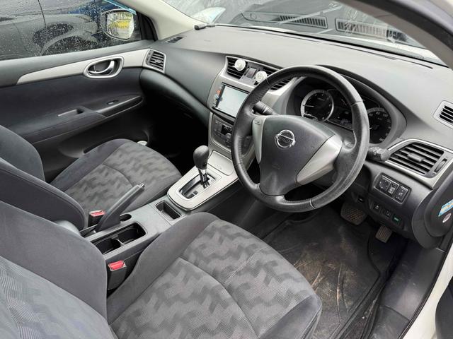 シルフィ Ｘ　ナビ　アルミホイール　ＣＶＴ　電動格納ミラー　盗難防止システム　ミュージックプレイヤー接続可　Ｂｌｕｅｔｏｏｔｈ　衝突安全ボディ　ＡＢＳ　エアコン　パワーステアリング　パワーウィンドウ（4枚目）