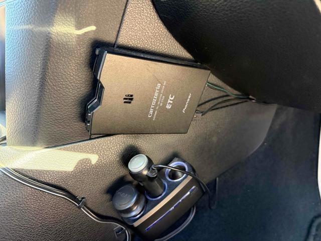 レガシィツーリングワゴン ２．５ｉ　Ｓパッケージ　４ＷＤ　ＥＴＣ　ナビ　オートクルーズコントロール　アルミホイール　ＨＩＤ　キーレスエントリー　電動格納ミラー　ＣＶＴ　盗難防止システム　衝突安全ボディ　ＡＢＳ　ＥＳＣ　エアコン　パワーステアリング（6枚目）