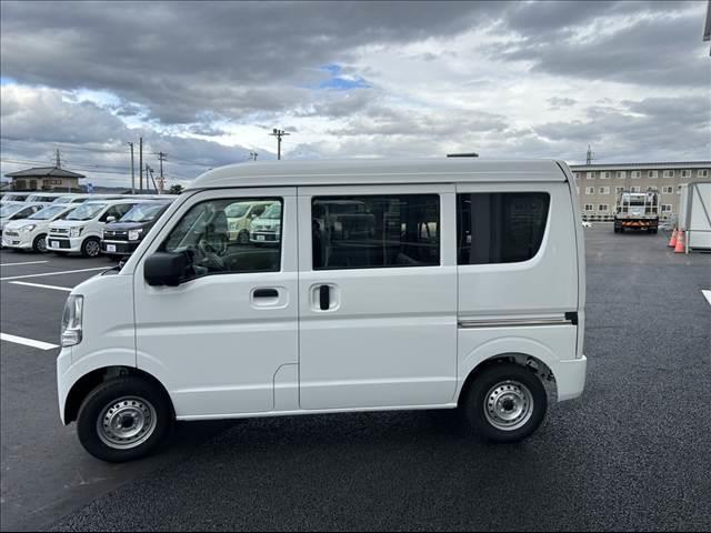 エブリイ ＰＡリミテッド　ＣＶＴ　４ＷＤ　届出済未使用車（5枚目）