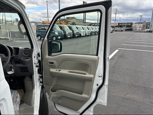 エブリイ ＰＡリミテッド　ＣＶＴ　４ＷＤ　届出済未使用車（10枚目）