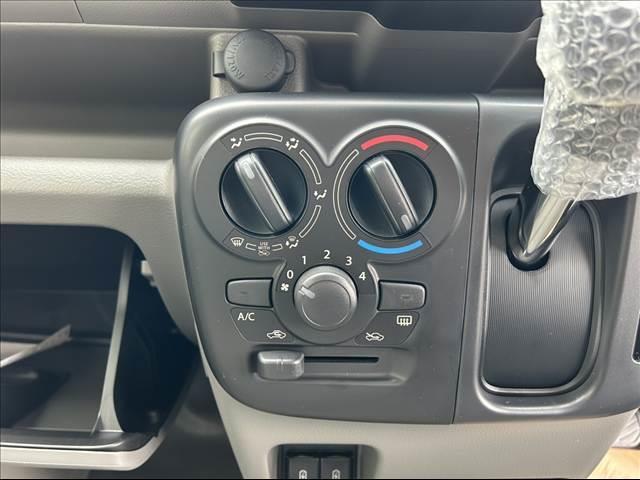 エブリイ ＰＡリミテッド　ＣＶＴ　４ＷＤ　届出済未使用車（14枚目）