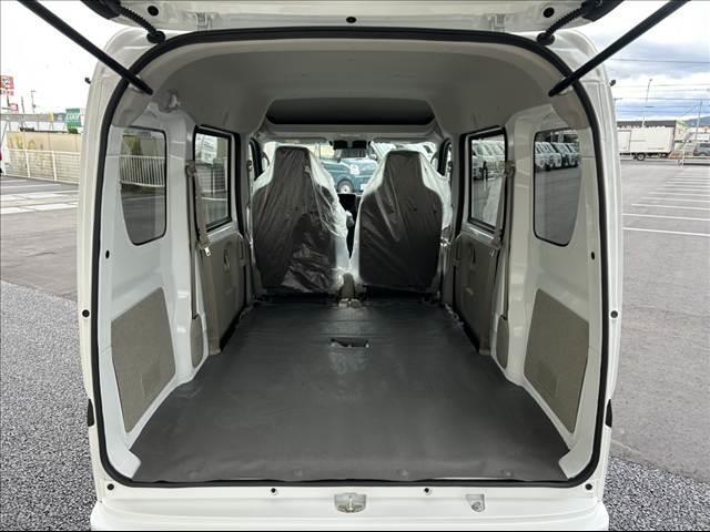 エブリイ ＰＡリミテッド　ＣＶＴ　４ＷＤ　届出済未使用車（20枚目）