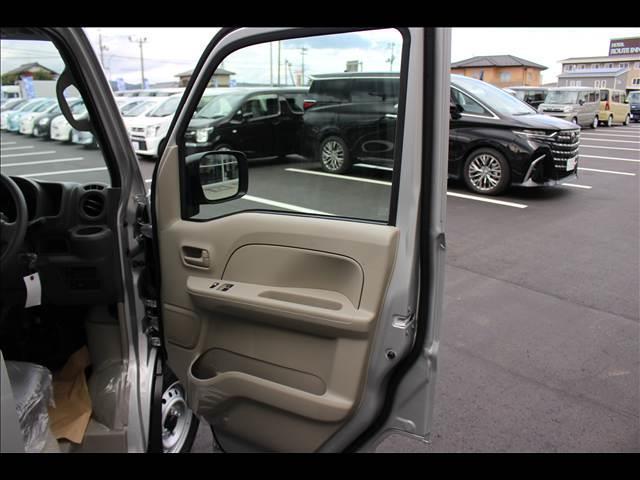 エブリイ ＰＡリミテッド　ＣＶＴ　４ＷＤ　届出済未使用車（10枚目）