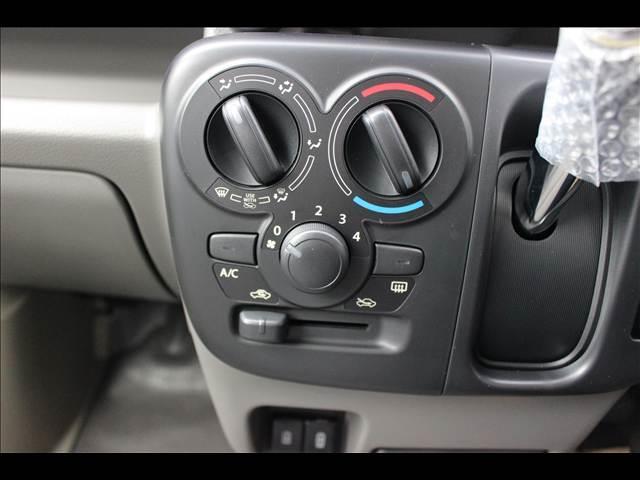 エブリイ ＰＡリミテッド　ＣＶＴ　４ＷＤ　届出済未使用車（13枚目）