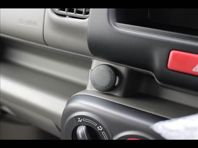 エブリイ ＰＡリミテッド　ＣＶＴ　４ＷＤ　届出済未使用車（28枚目）