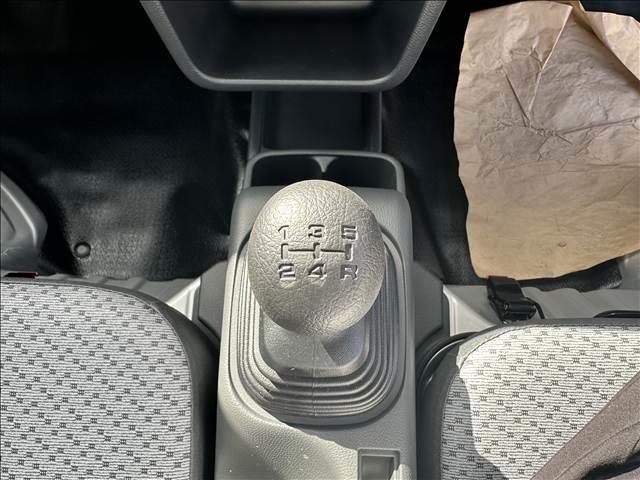 キャリイトラック ＫＣ　エアコン・パワステ　５ＭＴ　４ＷＤ　届出済未使用車（13枚目）