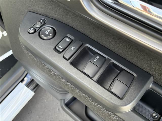 N-BOXカスタム ベースグレード 届出済未使用車(9枚目)