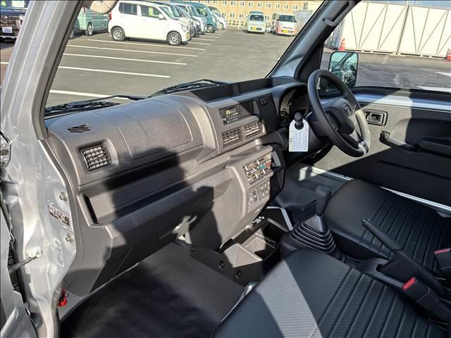 ハイゼットトラック スタンダード　ＭＴ　４ＷＤ　届出済未使用車（9枚目）
