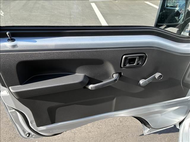 ハイゼットトラック スタンダード　ＭＴ　４ＷＤ　届出済未使用車（10枚目）