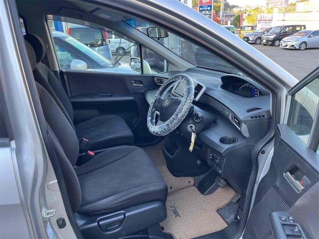 フリード G 4WD ETC バックカメラ 両側スライド・片側電動 キーレスエントリー 電動格納ミラー 3列シート ウォークスルー AT アルミホイール 衝突安全ボディ ABS エアコン パワーステアリング(2枚目)