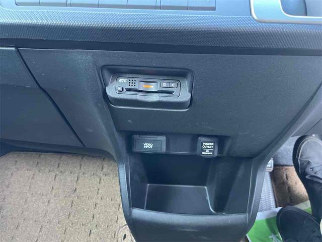 フリード G 4WD ETC バックカメラ 両側スライド・片側電動 キーレスエントリー 電動格納ミラー 3列シート ウォークスルー AT アルミホイール 衝突安全ボディ ABS エアコン パワーステアリング(7枚目)