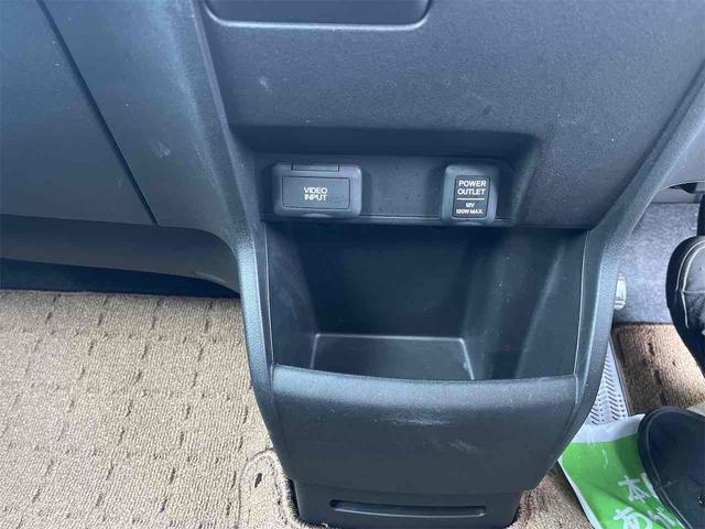 フリード G 4WD ETC バックカメラ 両側スライド・片側電動 キーレスエントリー 電動格納ミラー 3列シート ウォークスルー AT アルミホイール 衝突安全ボディ ABS エアコン パワーステアリング(8枚目)