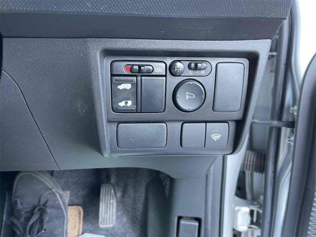 フリード G 4WD ETC バックカメラ 両側スライド・片側電動 キーレスエントリー 電動格納ミラー 3列シート ウォークスルー AT アルミホイール 衝突安全ボディ ABS エアコン パワーステアリング(9枚目)