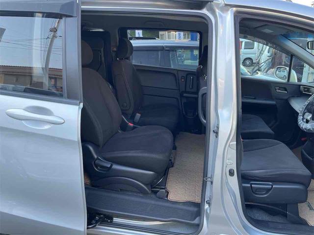 フリード G 4WD ETC バックカメラ 両側スライド・片側電動 キーレスエントリー 電動格納ミラー 3列シート ウォークスルー AT アルミホイール 衝突安全ボディ ABS エアコン パワーステアリング(23枚目)