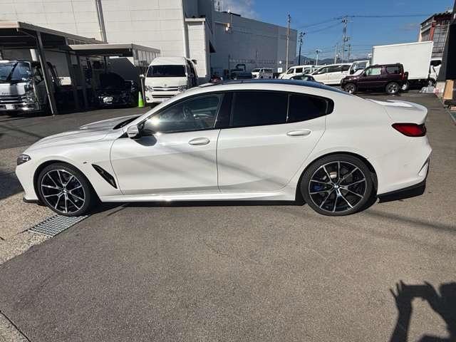 ８シリーズ ８４０ｉ　グランクーペ　カーボンリップ　ハイモースコート済みＤＲ　レーンアシスト　ＨＤＤナビ　ＬＥＤヘッドライト　本革シート　シートヒーター　オートクルーズコントロール　ＥＴＣ　ガラスルーフ（8枚目）