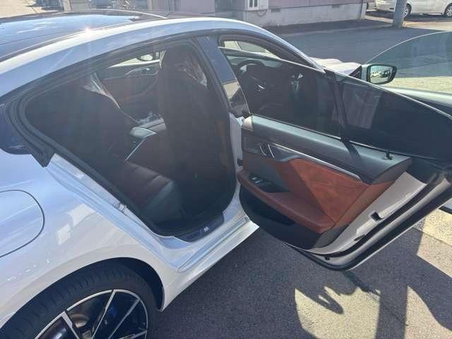 ８シリーズ ８４０ｉ　グランクーペ　カーボンリップ　ハイモースコート済みＤＲ　レーンアシスト　ＨＤＤナビ　ＬＥＤヘッドライト　本革シート　シートヒーター　オートクルーズコントロール　ＥＴＣ　ガラスルーフ（16枚目）