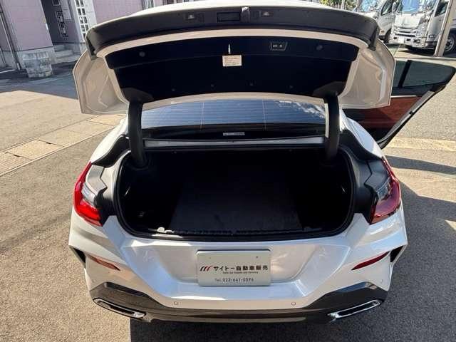 ８シリーズ ８４０ｉ　グランクーペ　カーボンリップ　ハイモースコート済みＤＲ　レーンアシスト　ＨＤＤナビ　ＬＥＤヘッドライト　本革シート　シートヒーター　オートクルーズコントロール　ＥＴＣ　ガラスルーフ（17枚目）