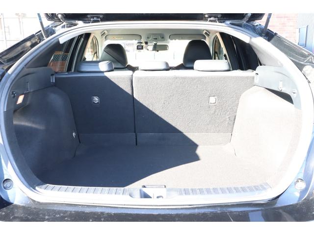 プリウス Ｓツーリングセレクション　走行距離無制限１年保証　車検整備付き　ナビ　社外ＡＷ　スマートキ―　Ｐスタート　盗難防止システム　ＥＴＣ　オートライト　車輛接近通報装置　本革シート　シートヒーター（13枚目）