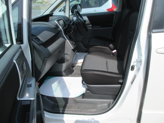 ノア Ｓｉ　８人乗り・左右パワースライドドア・純正ＨＤＤナビ・バックカメラ・フルセグＴＶ・ＣＤ・ＤＶＤ・ＳＤ再生・前後ドライブレコーダー・純正１６インチアルミホイール・ＥＴＣ・スマートキー・プッシュスタート（8枚目）