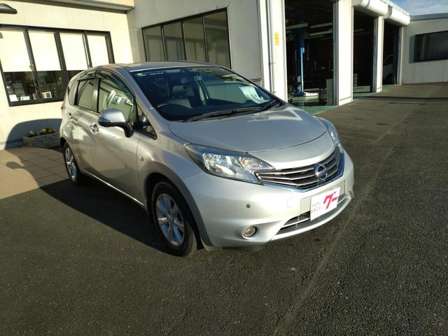 ノート メダリスト　アラウンドビューモニター・アイドリングストップ・純正ＳＤナビ・フルセグＴＶ・ＣＤ／ＤＶＤ再生・ＳＤ録音再生・Ｂｌｕｅｔｏｏｔｈ接続・コーナーセンサー・ドライブレコーダー・スマートキー・プッシュスタート（3枚目）