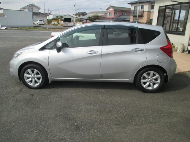 ノート メダリスト　アラウンドビューモニター・アイドリングストップ・純正ＳＤナビ・フルセグＴＶ・ＣＤ／ＤＶＤ再生・ＳＤ録音再生・Ｂｌｕｅｔｏｏｔｈ接続・コーナーセンサー・ドライブレコーダー・スマートキー・プッシュスタート（6枚目）