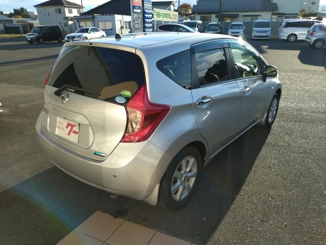 ノート メダリスト　アラウンドビューモニター・アイドリングストップ・純正ＳＤナビ・フルセグＴＶ・ＣＤ／ＤＶＤ再生・ＳＤ録音再生・Ｂｌｕｅｔｏｏｔｈ接続・コーナーセンサー・ドライブレコーダー・スマートキー・プッシュスタート（9枚目）